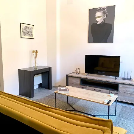 Elegant In 60 M² With Balcony And View
