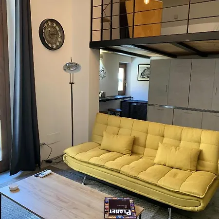 Elegant In 60 M² With Balcony And View Apartment *