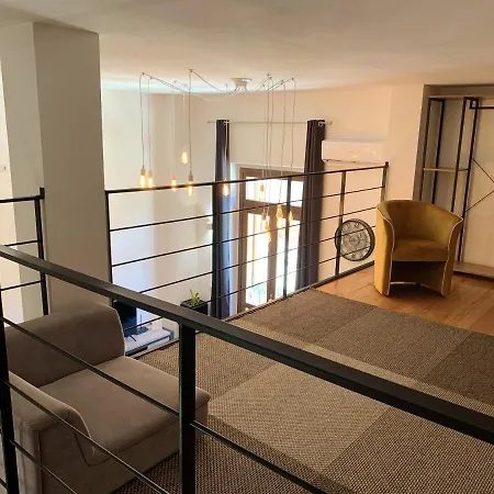 Elegant In 60 M² With Balcony And View Apartment *
